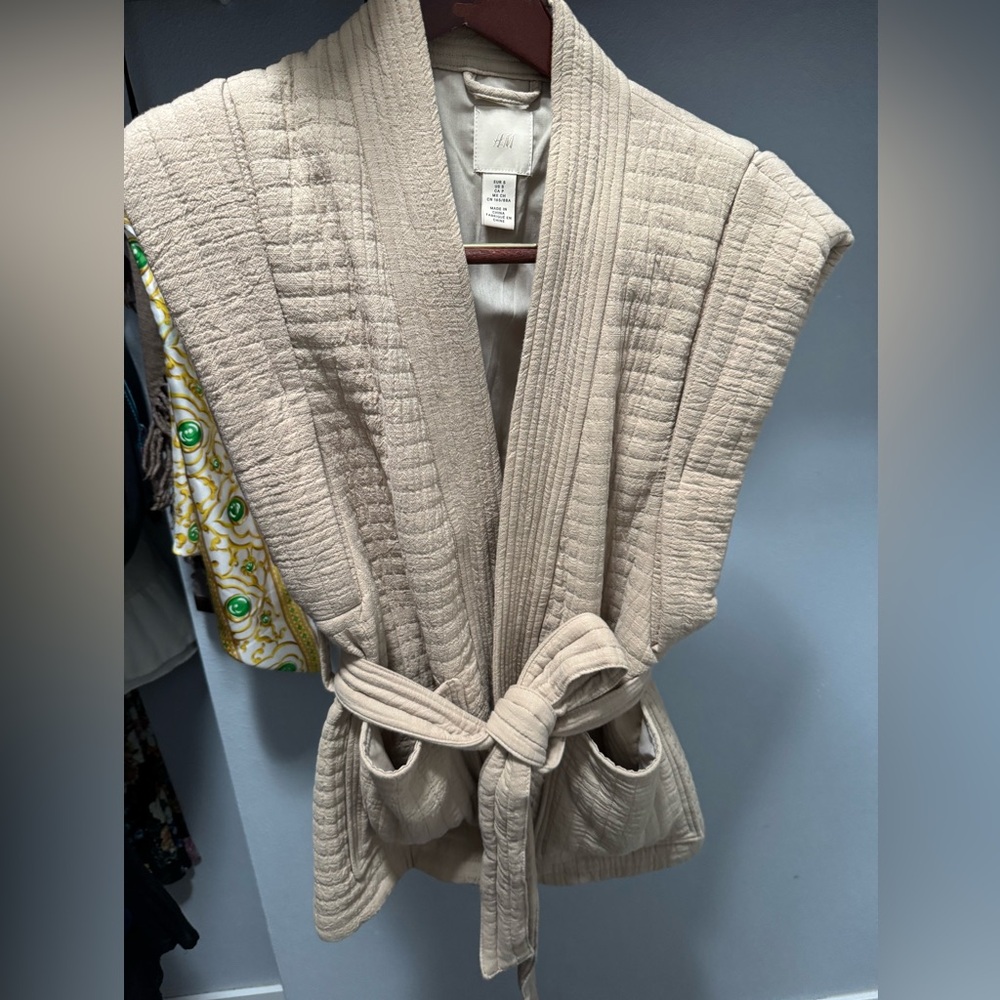 H&M Quilted Vest ! - Picture 8 of 8